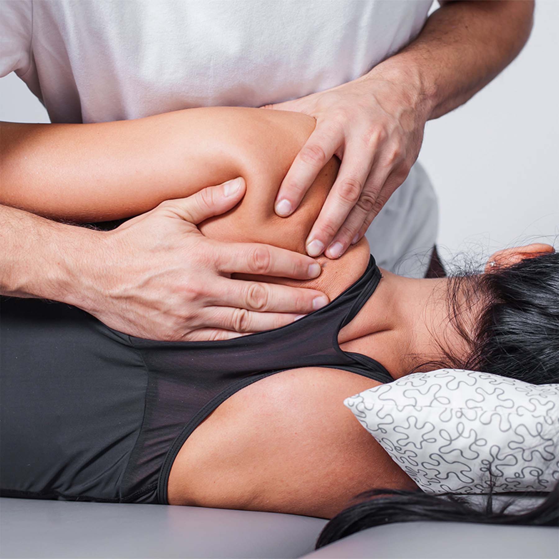 خدمات ماساژ درمانی در محل با رعایت نکات بهداشتی