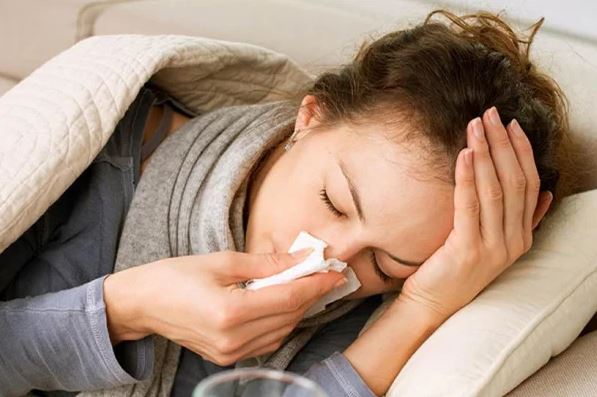 افزایش آنفولانزا در رشت | چرا ویزیت در منزل در رشت بهترین راه برای مدیریت بیماری است؟